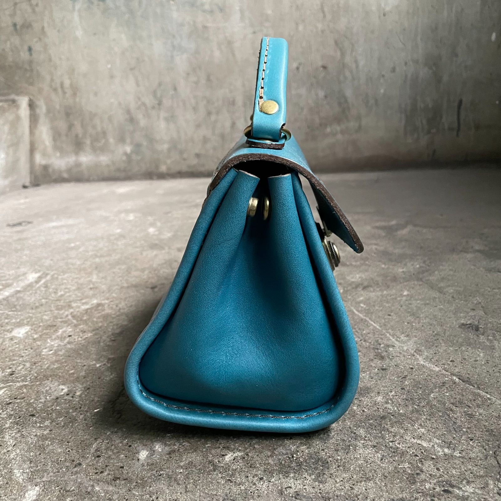 HERZ 2025春夏限定色 プチミニョン セルリアンブルー ハンドバッグ