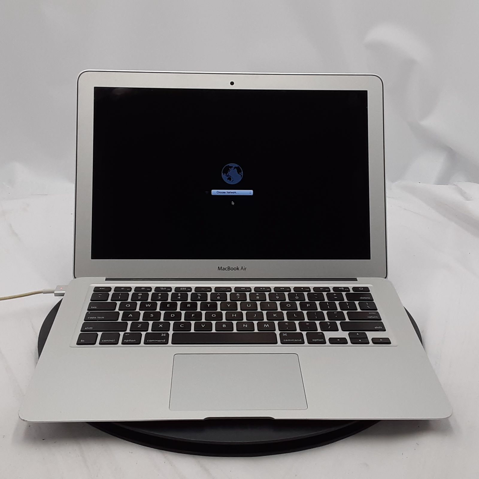 MacBook Air 13インチ シルバー　ジャンク品　A1932 APPLE(アップル) MacBook Air (Retina, 13インチ, 2018) A1932の