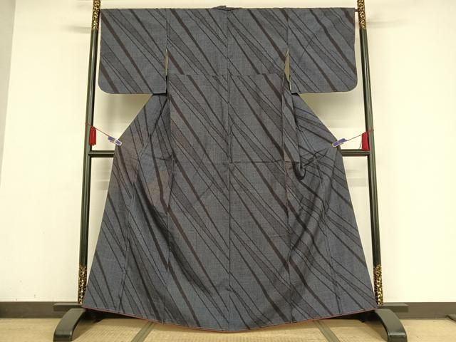 平和屋着物 本場結城紬 重要無形文化財 100亀甲 斜縞 正絹 AABA4567np