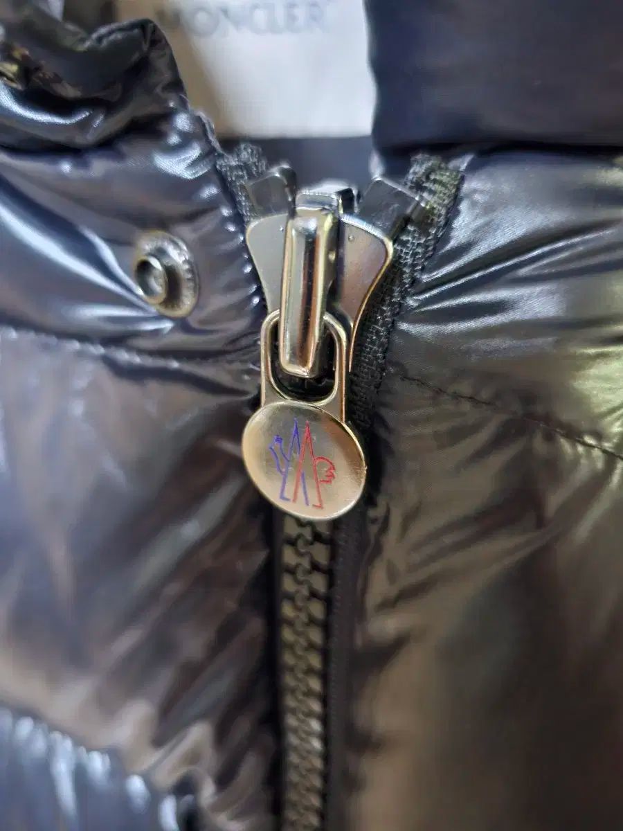 MONCLER モンクレール