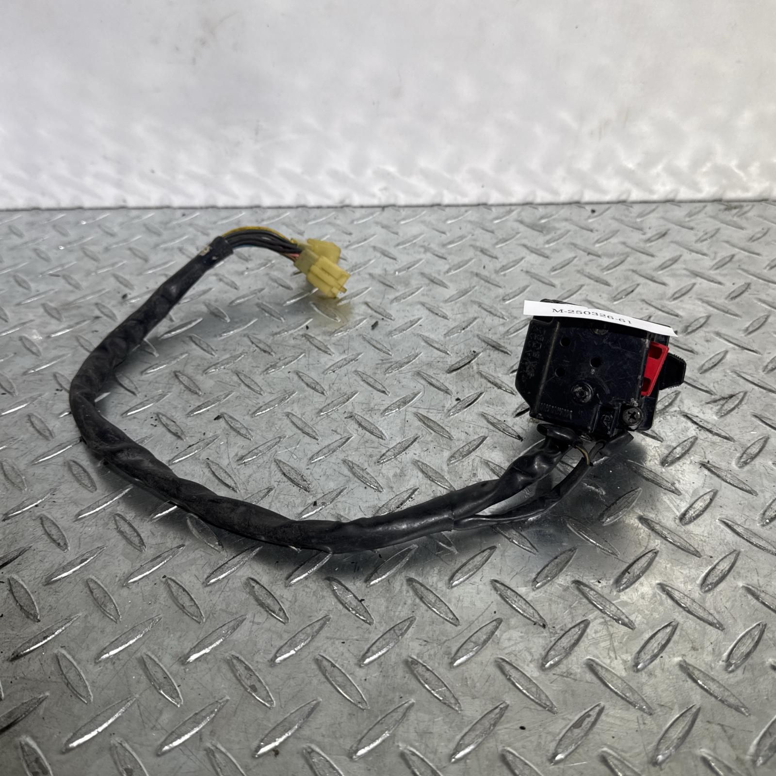 YAMAHA FZR750 ハンドルスイッチボックス 左 ヤマハ - メルカリ