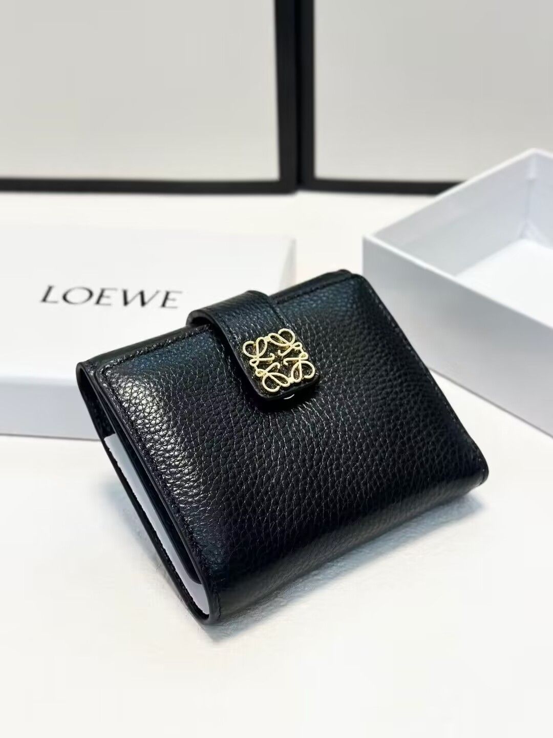 新品 LOEWE 折り財布 ブラックa10