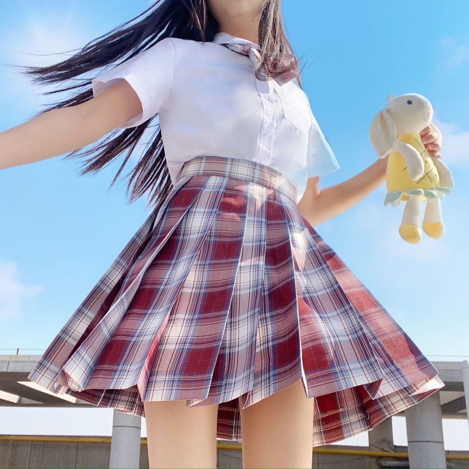 スクールスカート カンコー 学生服 冬物 16車ヒダ w67-丈47 横浜商科大学高校 プリーツ 制服 ランクB チェック(白/グレー/赤) ASR5071 中古 制服スカート濃紺無地 車ヒダ18本 W63⁄66⁄69⁄72⁄75⁄78 丈45