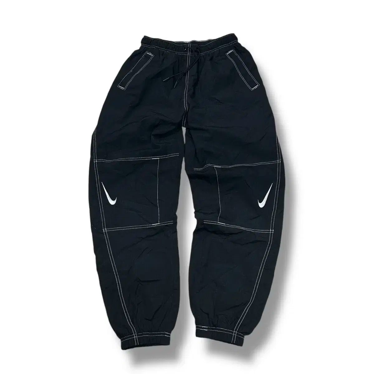 Nike スウッシュ レペル ウーブンパンツ