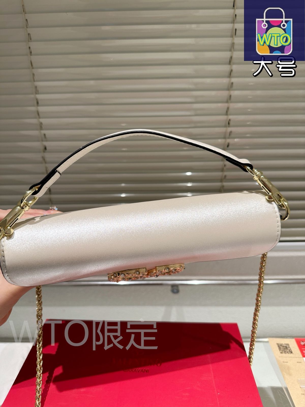 VALENTINOのショルダーバック♪★ LOCO'★ 多色 今日特価】Valentino Loco ショルダーバッグ 送料無料 割引価格