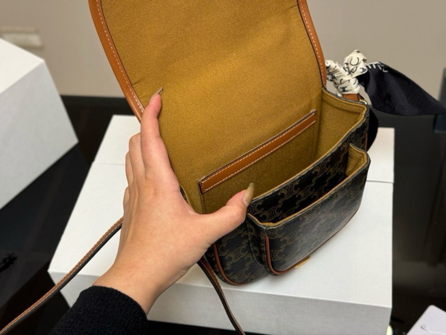 CELINEバック 今日特価】Celine 豹紋 ウィング ショッピングバッグ！国内送料