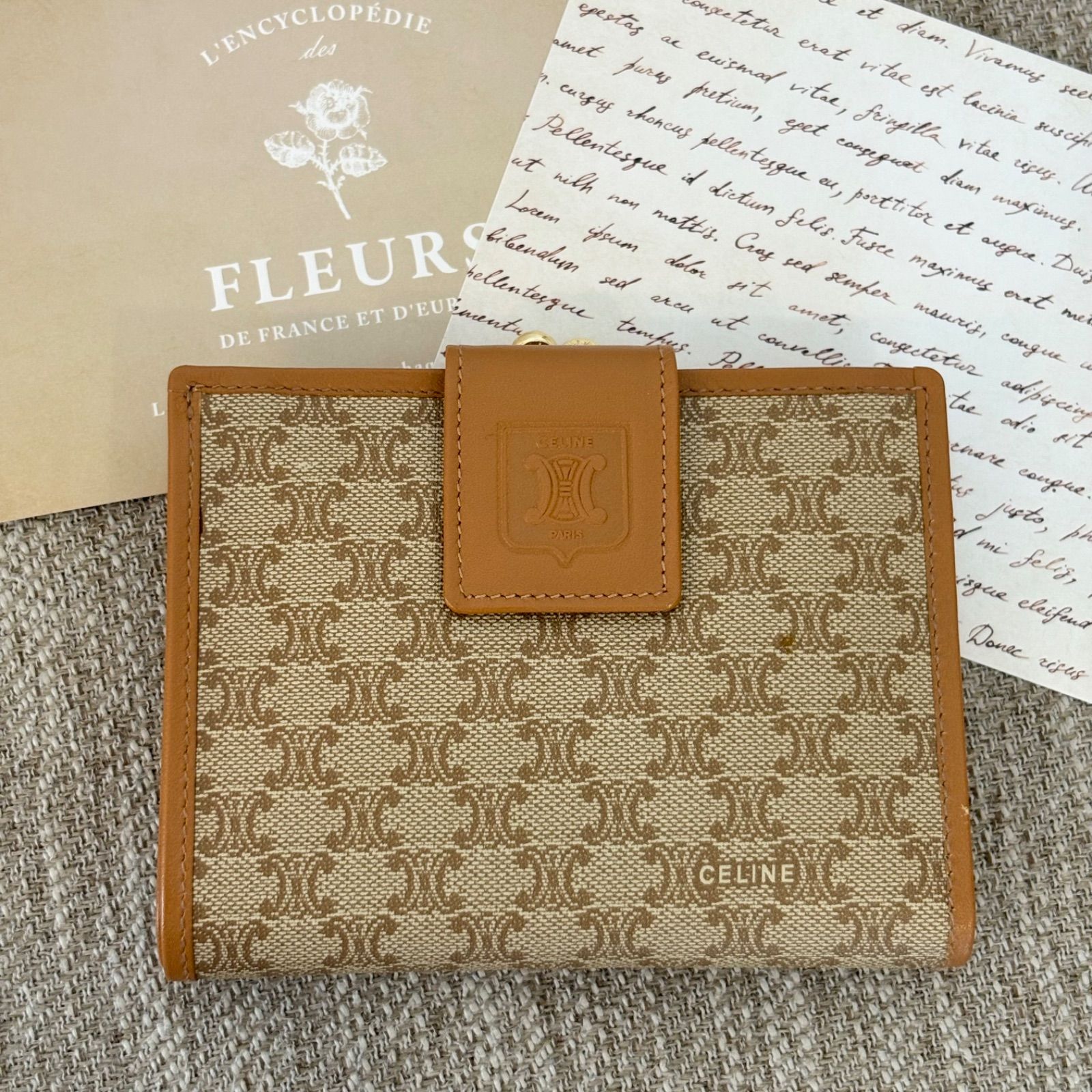 箱付き】【未使用品】CELINE Vintage Triomphe Short Wallet