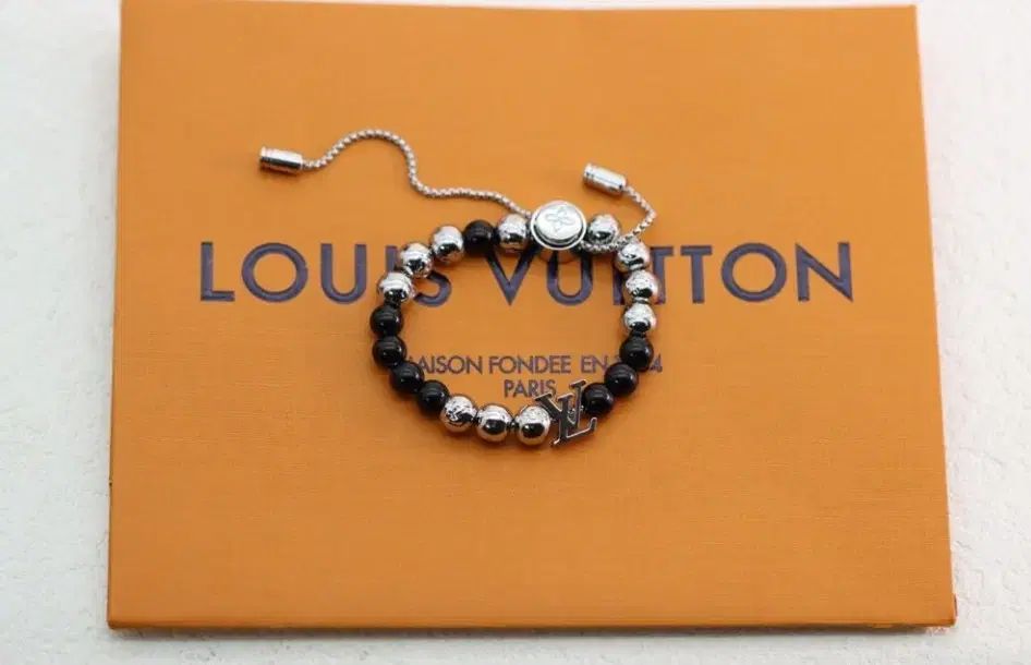 d*9様 LOUIS VUITTON モノグラム ビーズ ブレスレット d*9様 LOUIS VUITTON モノグラム ビーズ ブレスレット