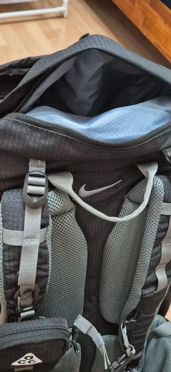 NIKE
