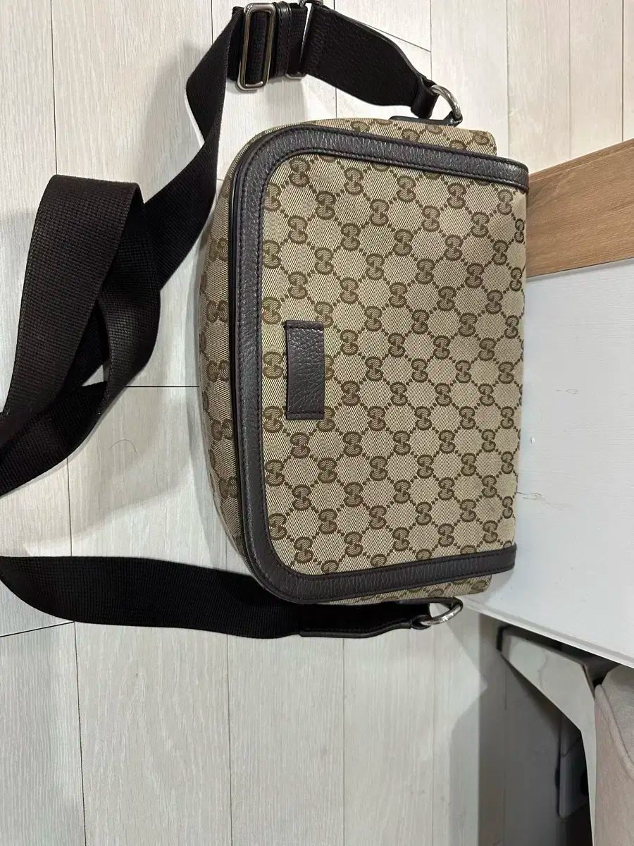 グッチ カンバス クロス メッセンジャーバッグ