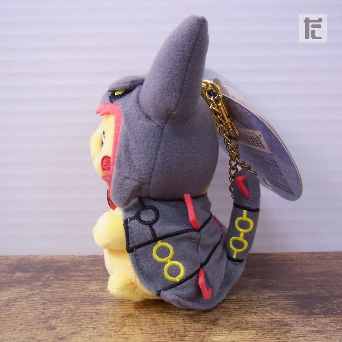 ポケモンセンター 黒いレックウザポンチョを着たピカチュウ ポケモンセンター 黒いレックウザポンチョを着たピカチュウ