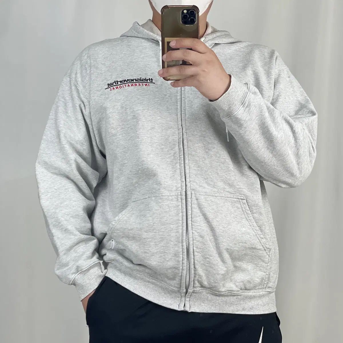 thisisneverthat グレー パーカー thisisneverthat パーカー INTL. Logo Zip Up Hoodie メンズ