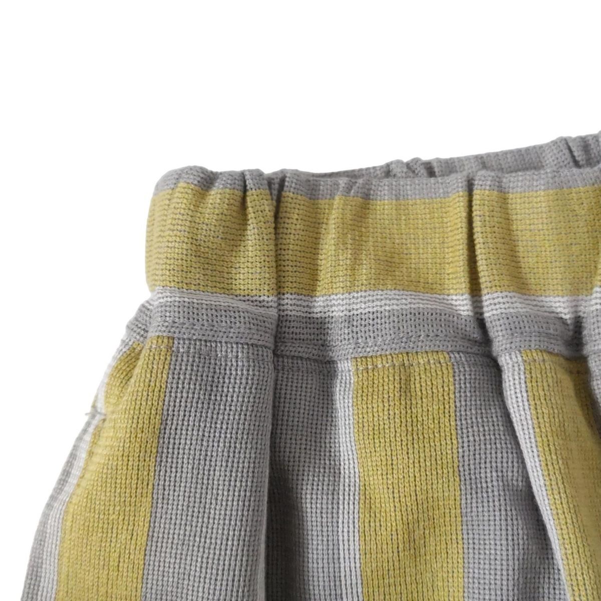 - グレー×イエロー×白