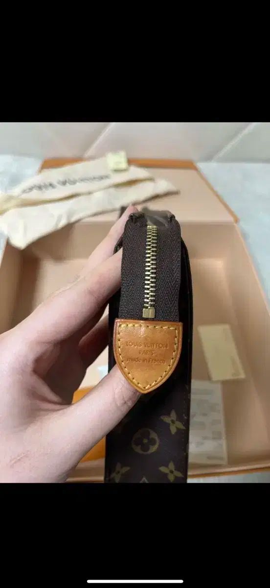 Louis Vuitton(ルイヴィトン) ポシェット トワレット 26