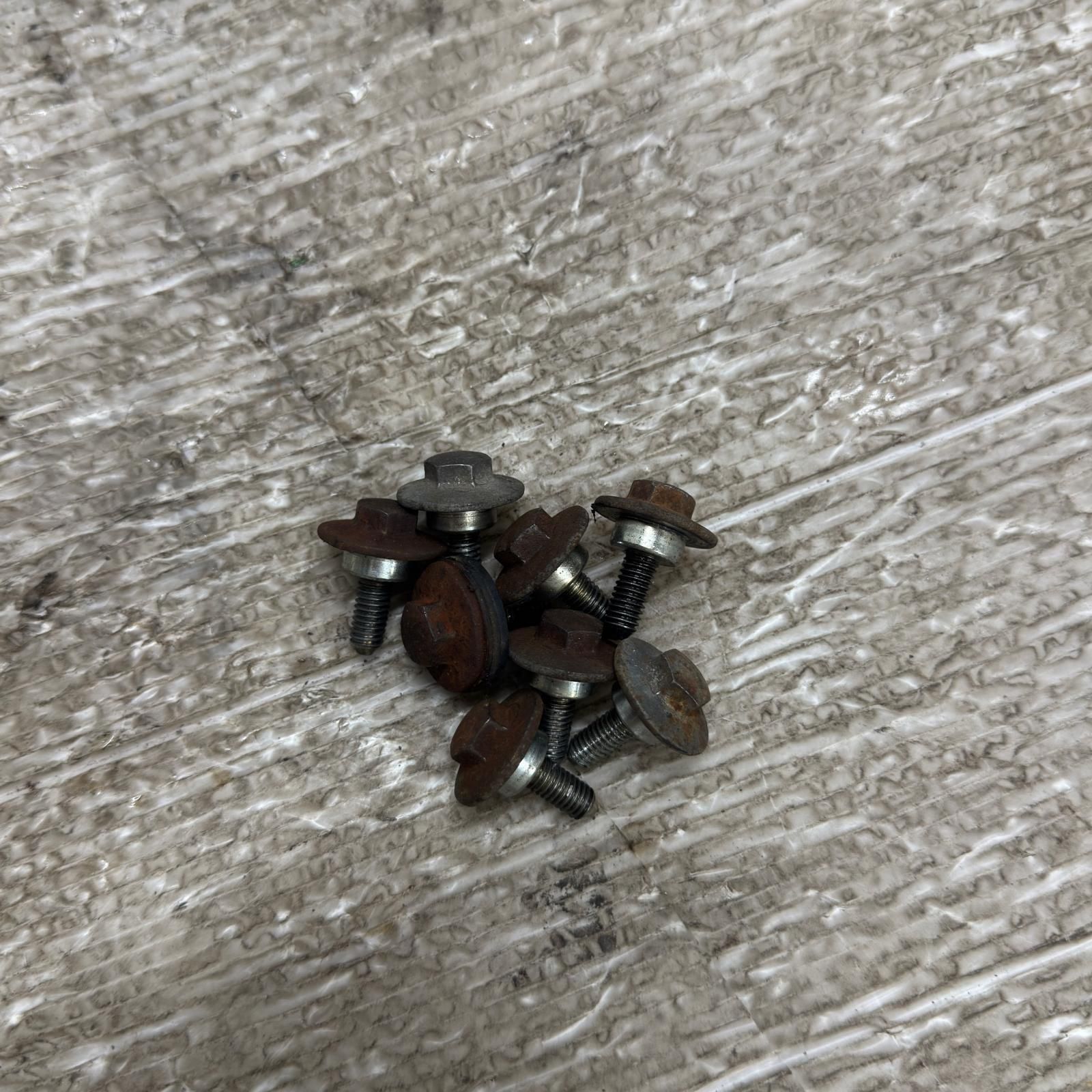 NC31 シリンダーヘッドカバー