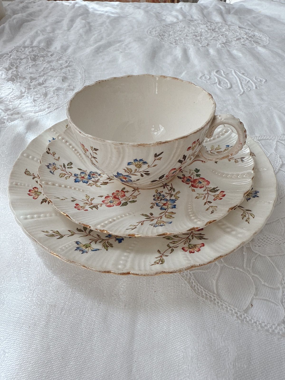 サルグミンヌ プレート小 2枚、 カップアンドソーサー セット