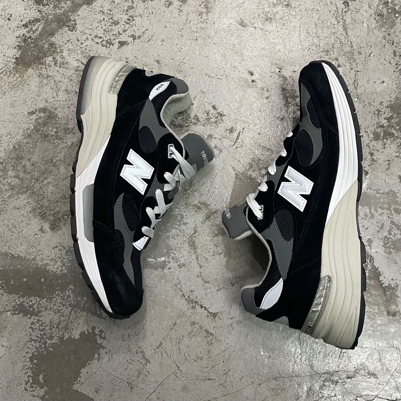 New Balance U992BK スエード ローカットスニーカー U992BK