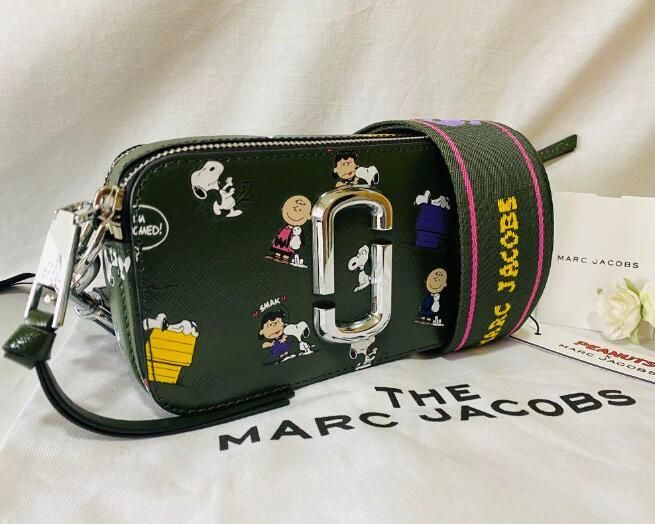 MARC JACOBS スヌーピーコラボ スナップショット ダークグリーンマルチ