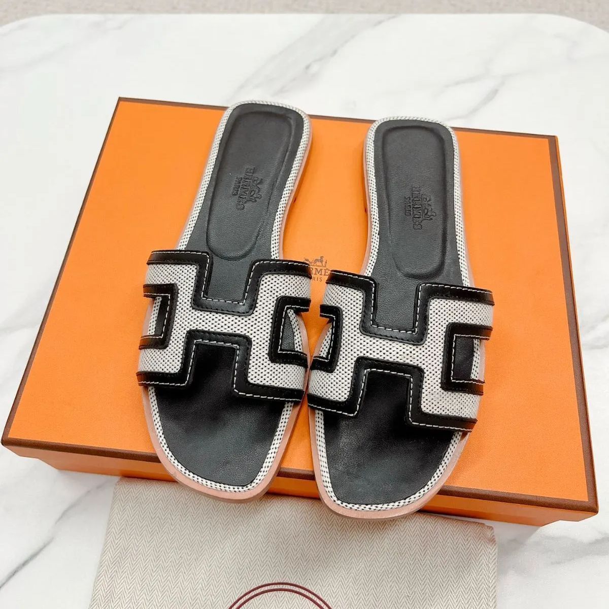 HERMES レディースフラットサンダル