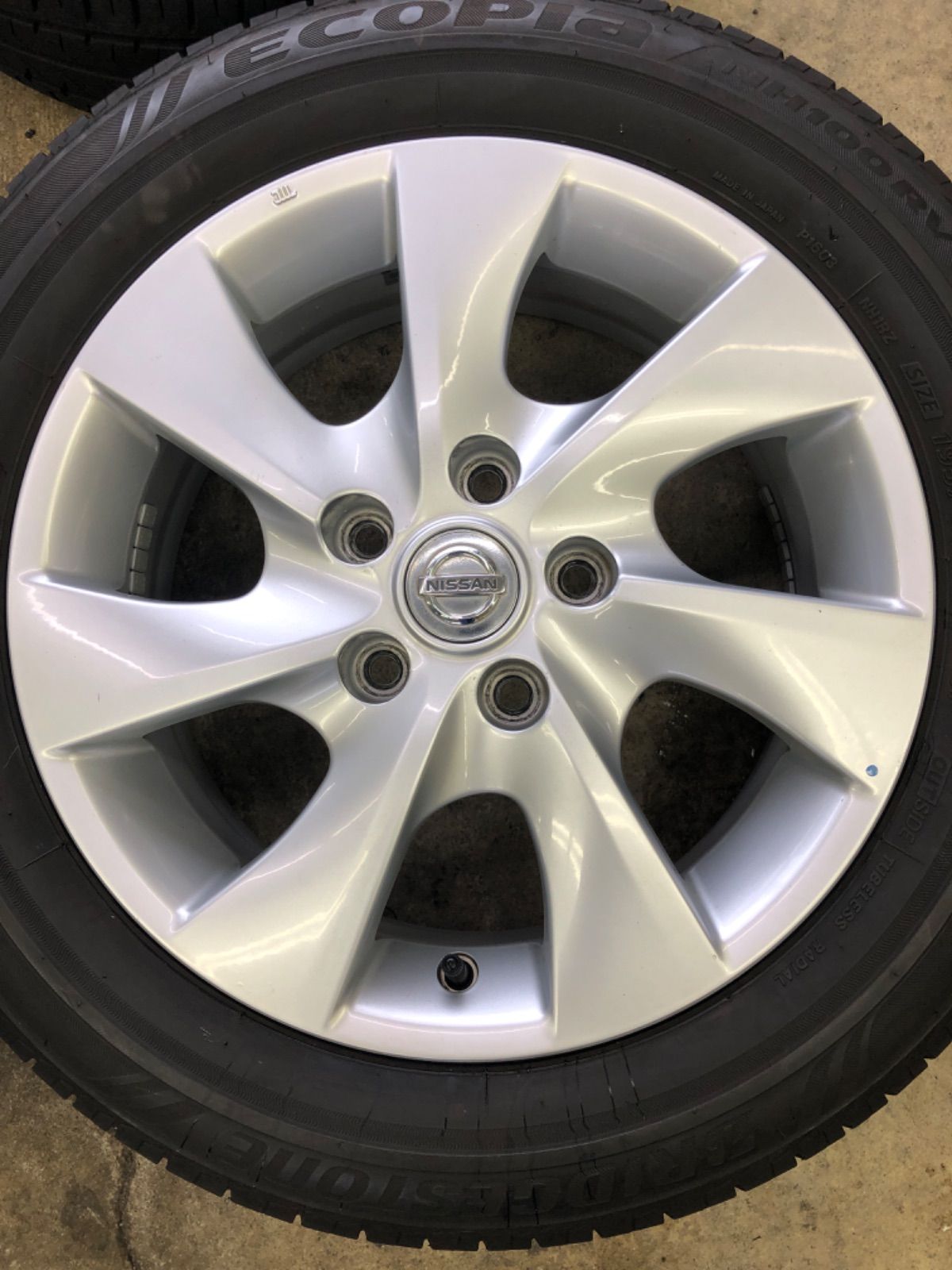 日産セレナC27 純正アルミホイールタイヤ4本セット C26セレナ純正