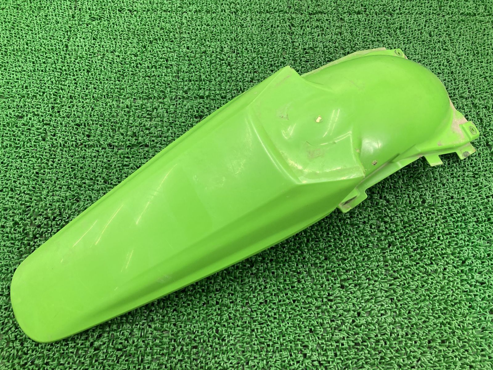 KX250F リアフェンダー 緑 35023-0020 カワサキ 純正 バイク 部品 割れ欠け無し 修復素材やカスタム素材に 車検 Genuine 【中古】 53 KX250F リアフェンダー 緑 35023-0020 カワサキ 純正 中古 バイク 部品