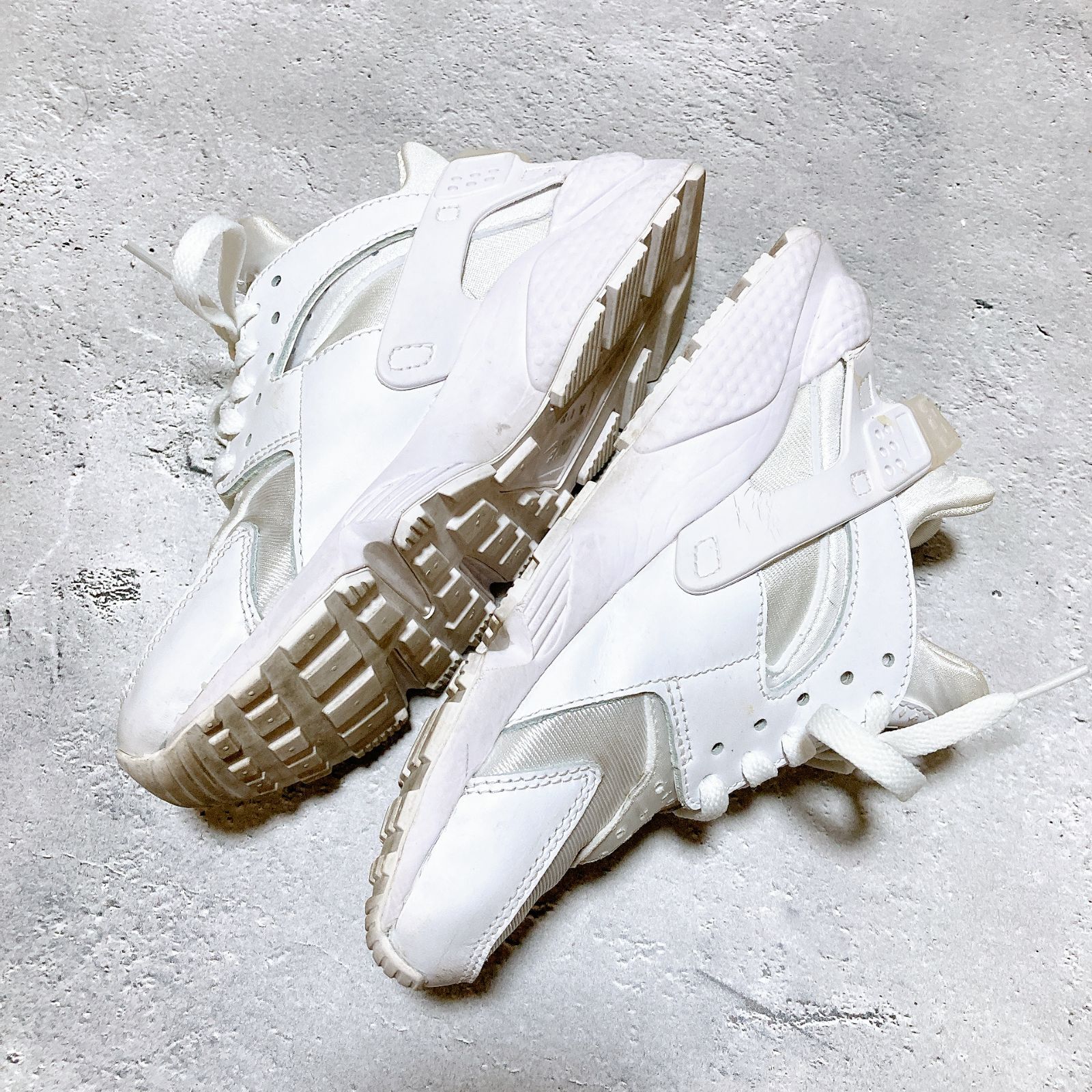 定価¥15,400 ナイキ AIR HUARACHE レディース 23センチ
