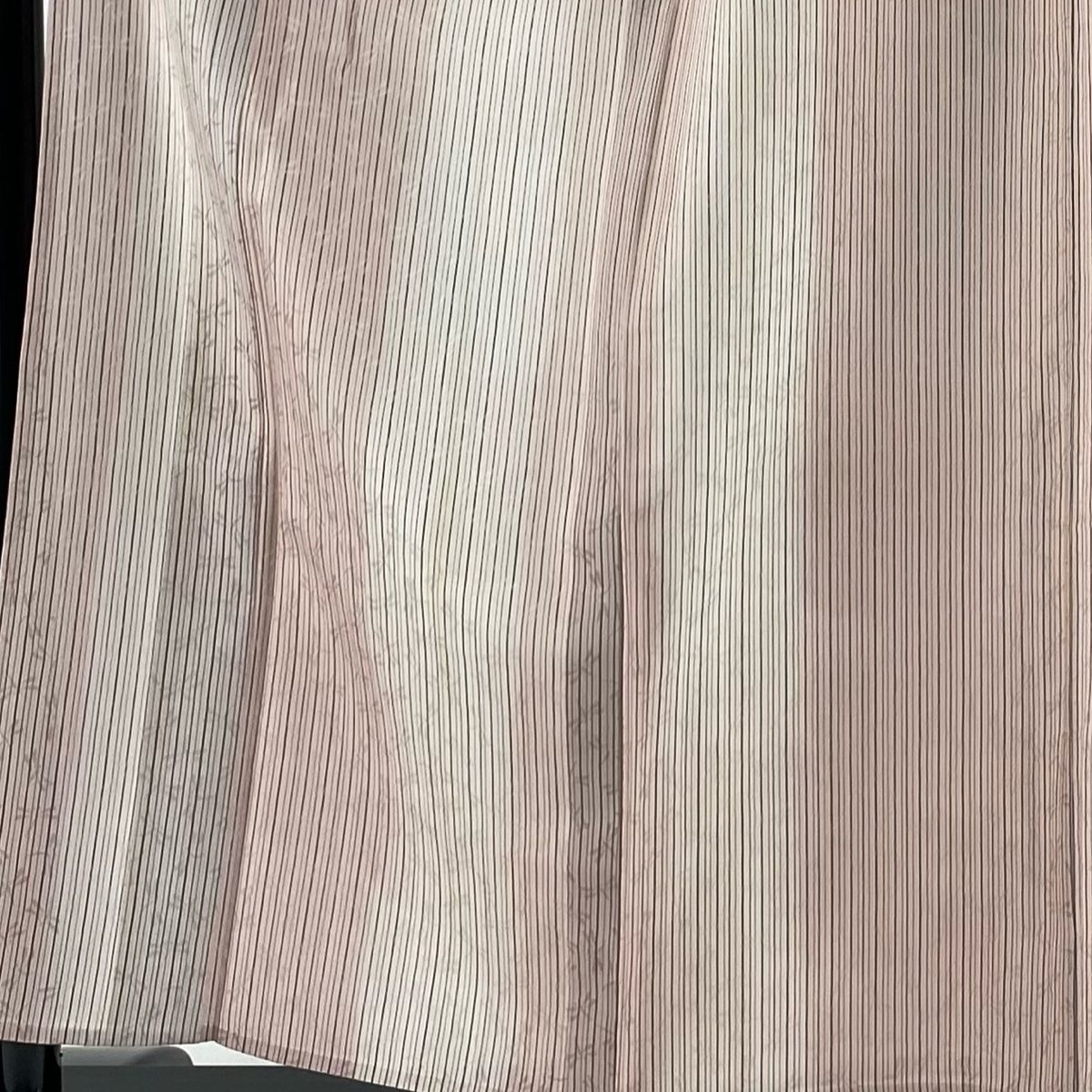 小紋 身丈157cm 裄丈64cm M 薄物 縦縞 トンボ ぼかし ピンクベージュ 正絹 秀品