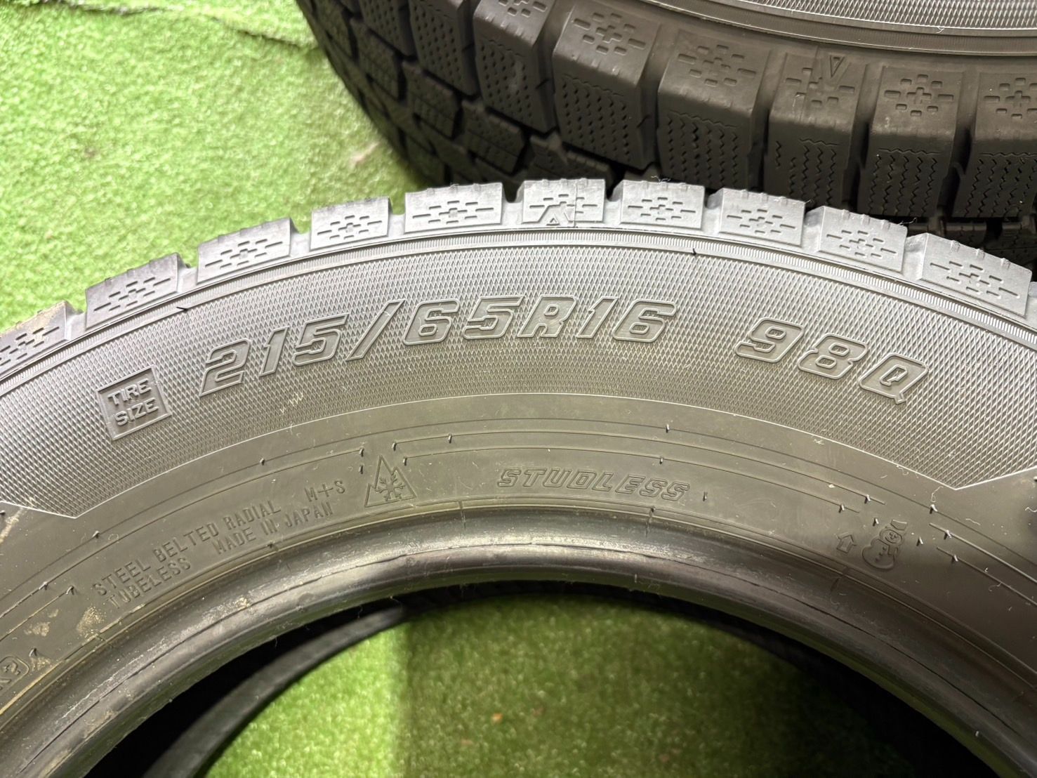 最終値 GOODYEAR ICE NAVI 7 215|65R16 98Q スタッドレス 4本セット 2025年製 残溝8.8mm 上
