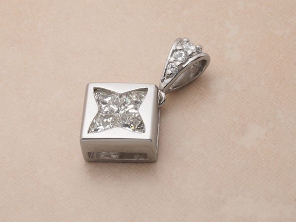 幸せなふたりに贈る結婚祝い 新品、未使用 ダイヤ/0.55ct デザイン