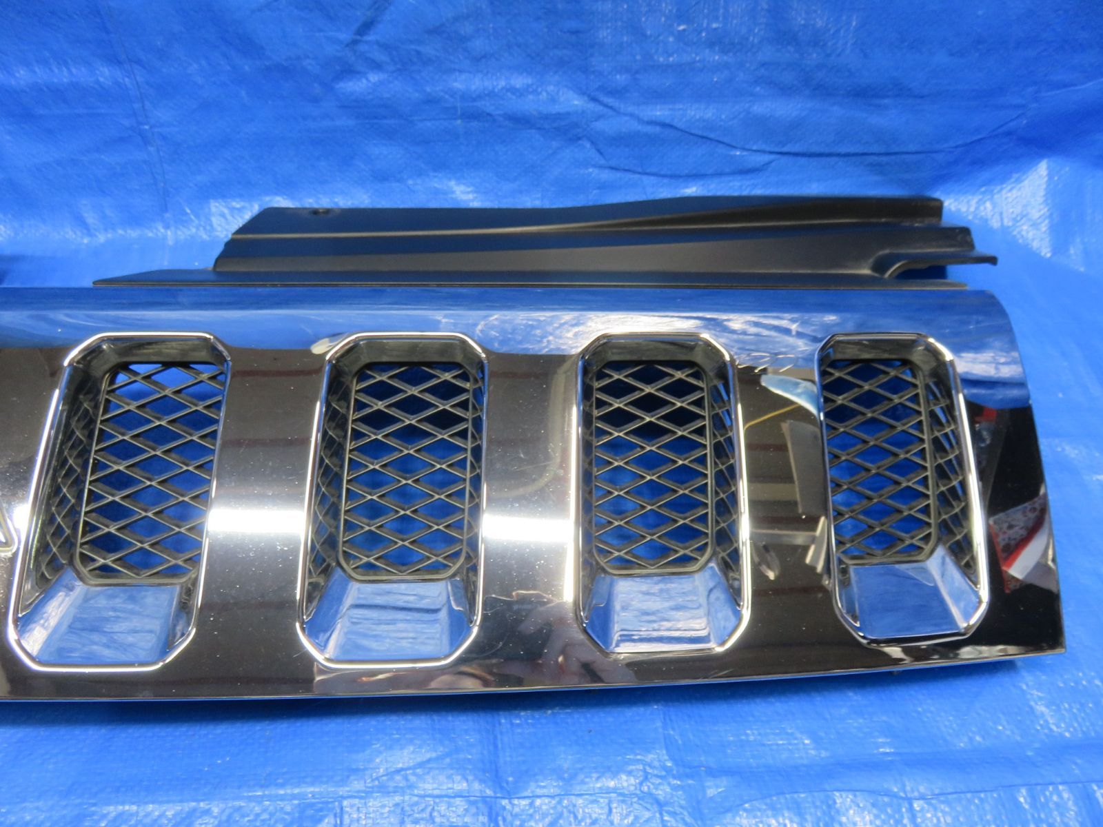 デリカD5 ラジエーターグリル 三菱純正 デリカ D:5 CV1W CV5W CV2W CV4W カメラ無し車用
