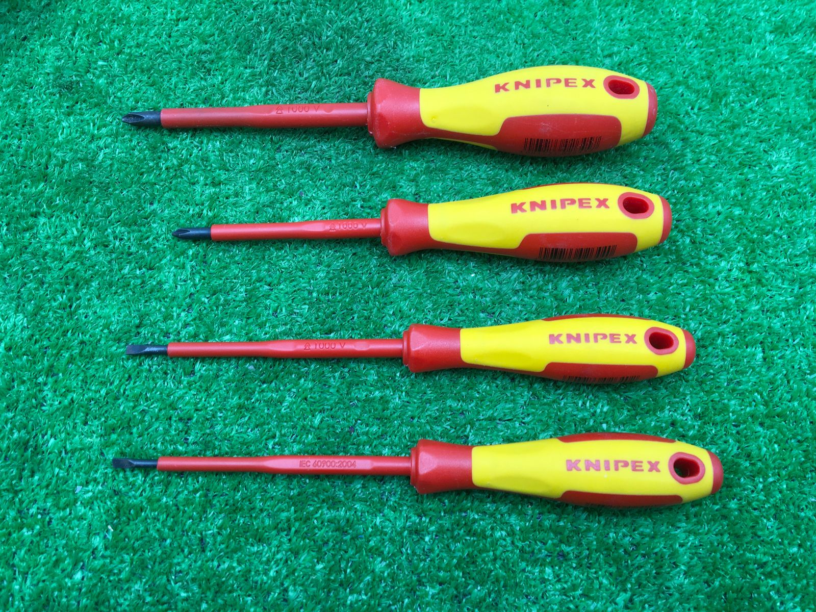 中古品】☆ KNIPEX/クニペックス 絶縁ドライバー 4本