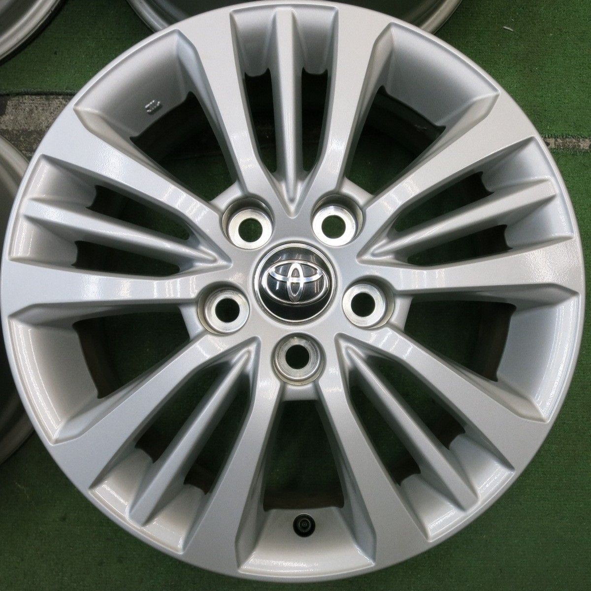 ZWR90系ノア　純正 16インチ ホイール NOAH TOYOTA トヨタ 90系 ノア/VOXY 純正 16インチ マット