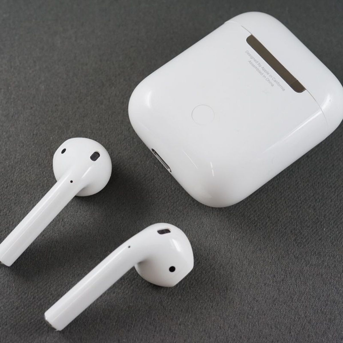 Apple AirPods with Charging Case エアーポッズ イヤホン チャージ 