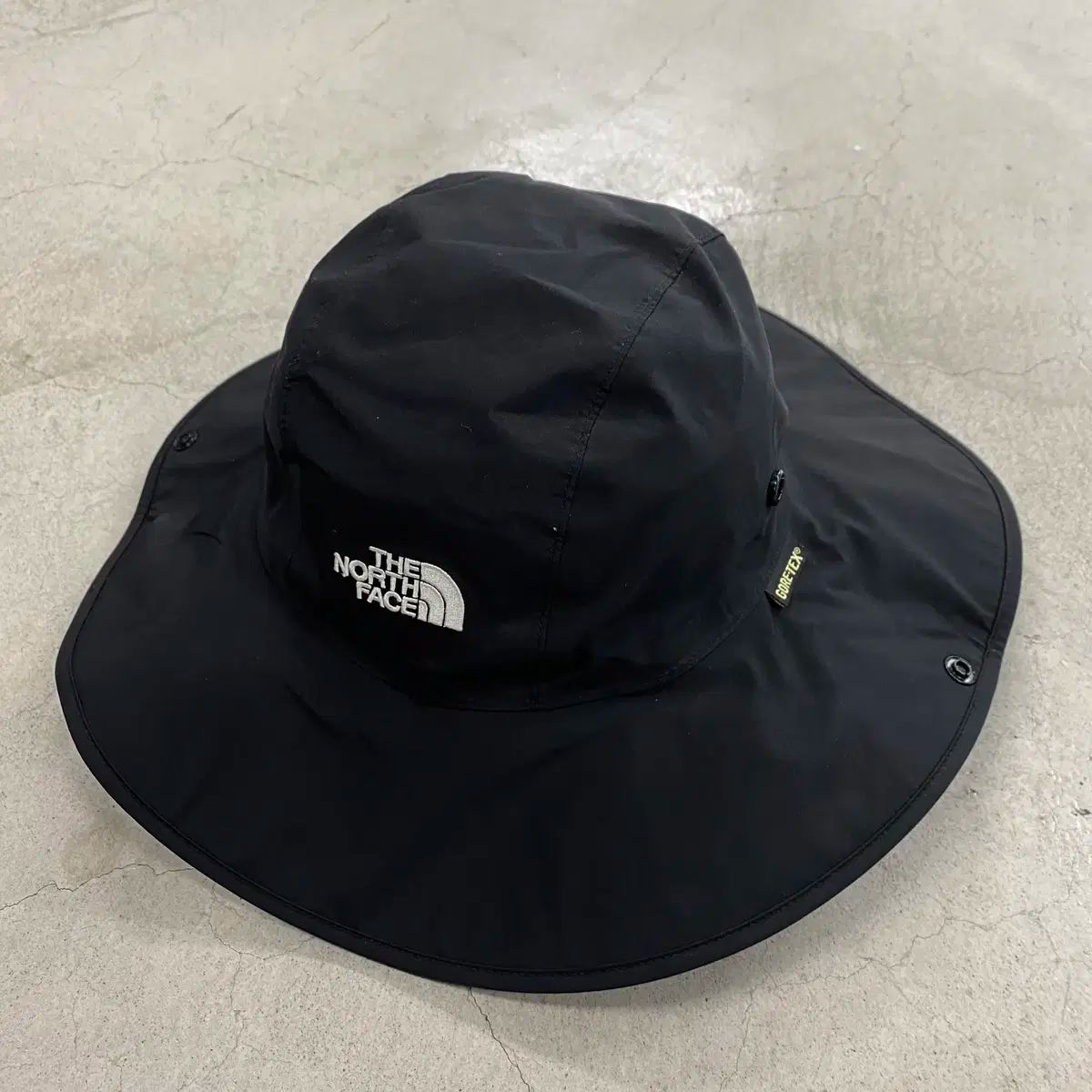 【雷市場（ポンジャン）商品韓国直送】THE NORTH FACE(ザノースフェイス) ロゴ ゴアタックス ブラック バケットハット