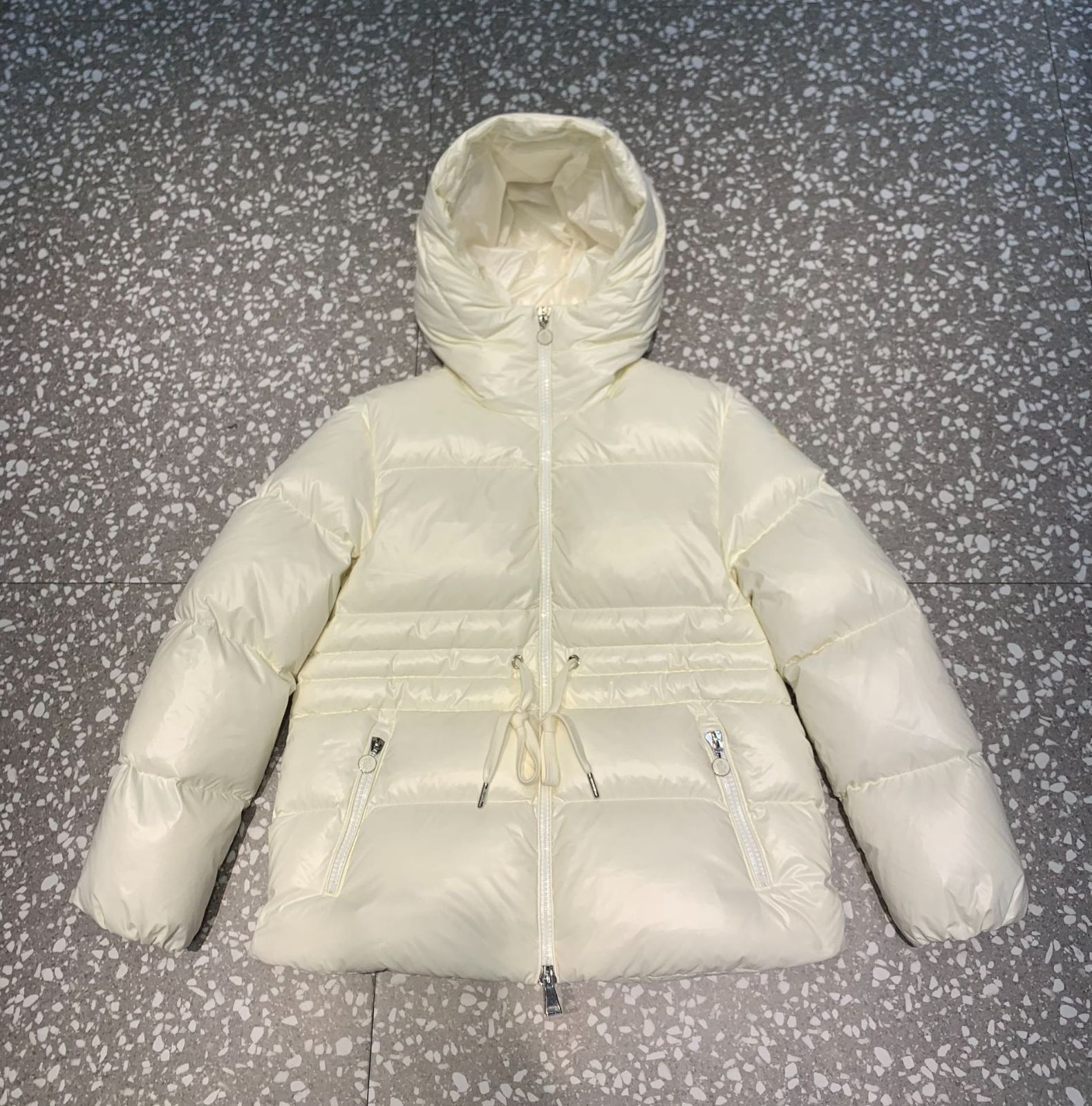 『YO❤️COCO』 MONCLER クリームホワイト ダウンジャケット Laichefurショートダウンジャケット ☆関税込☆ (MONCLER/ダウン