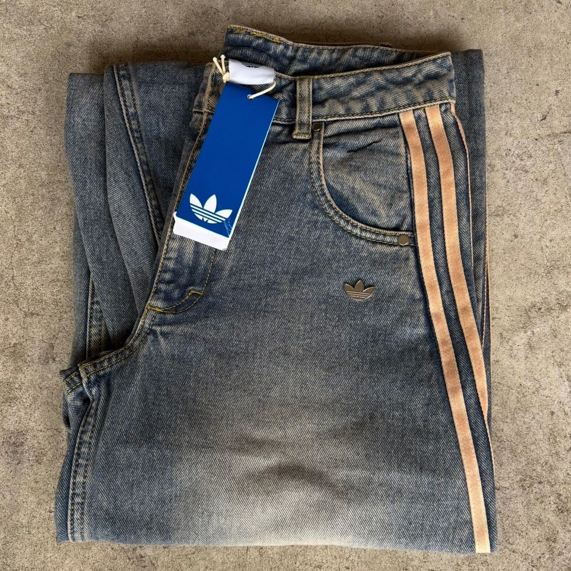 新品30⭐️adidasプレミアムエッセンシャルズ デニムパンツ インディゴブルー 新品30⭐️adidas プレミアム エッセンシャルズ デニムパンツ
