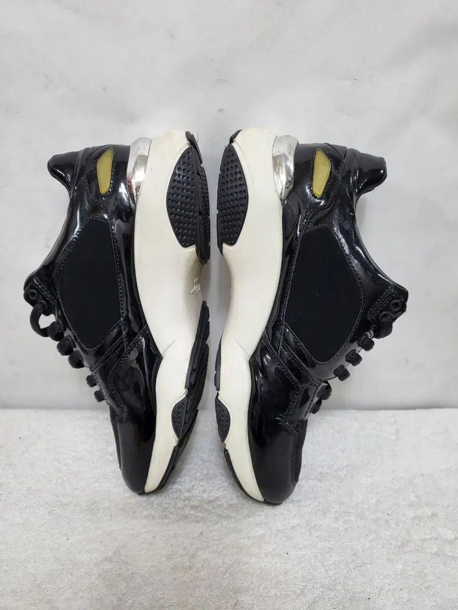 FERRAGAMO スニーカー