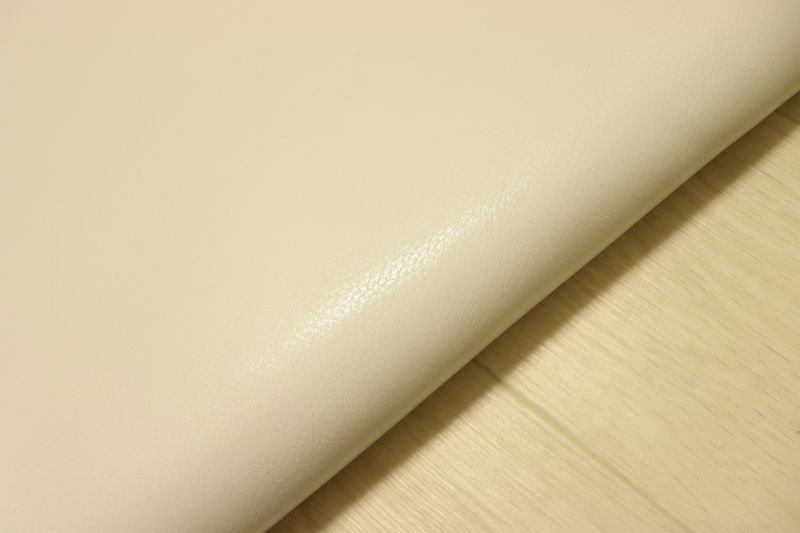 オフホワイト 130ds クロム革 牛革 国産 レザー シュリンク加工 はぎれ 一枚革 レザークラフト 革 皮 本革 diy 生地 材料