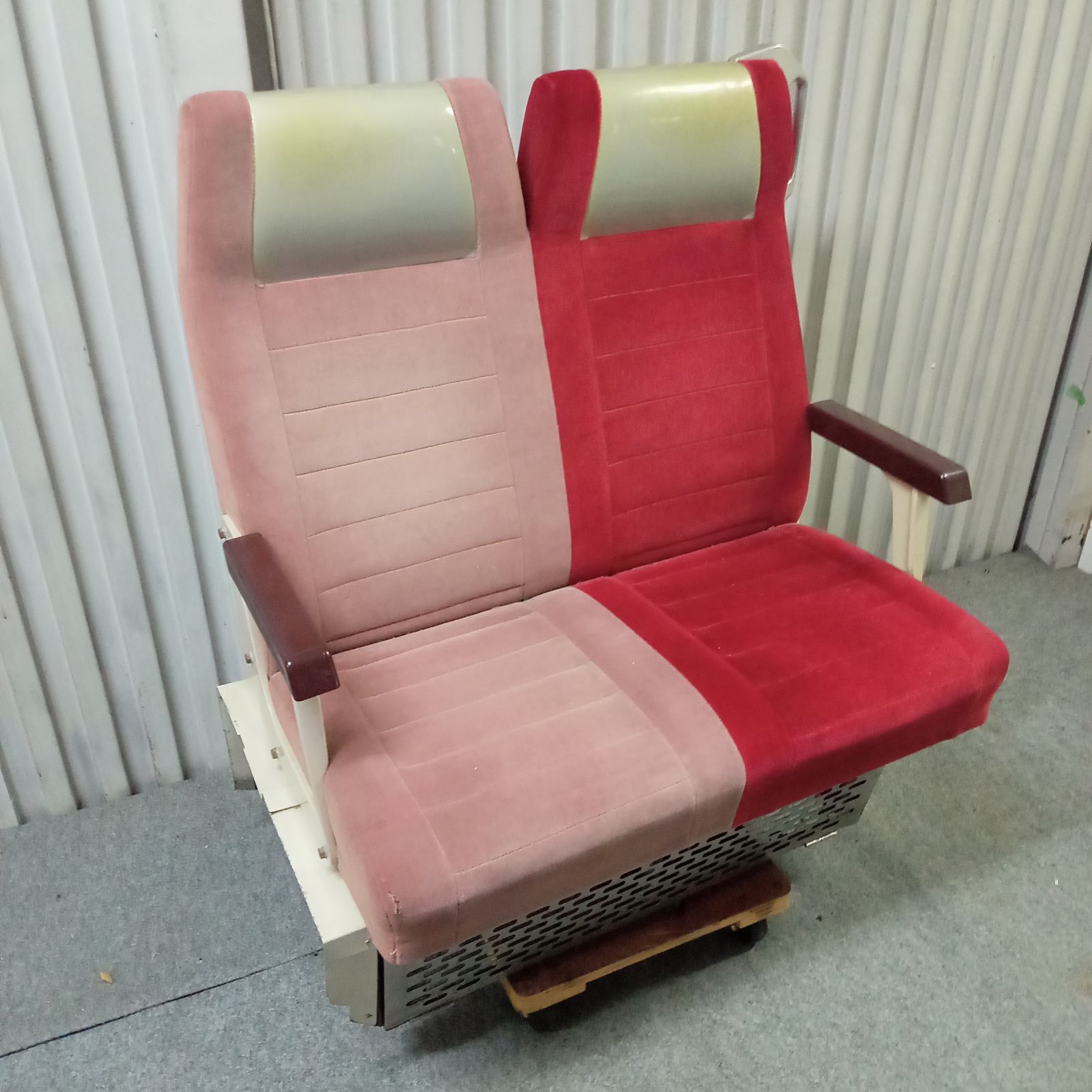 座席（シート）生地使用●マット（47cm×63cm）●鉄道部品① 座席（シート）生地使用○マット（47cm×63cm）○鉄道部品① 楽天