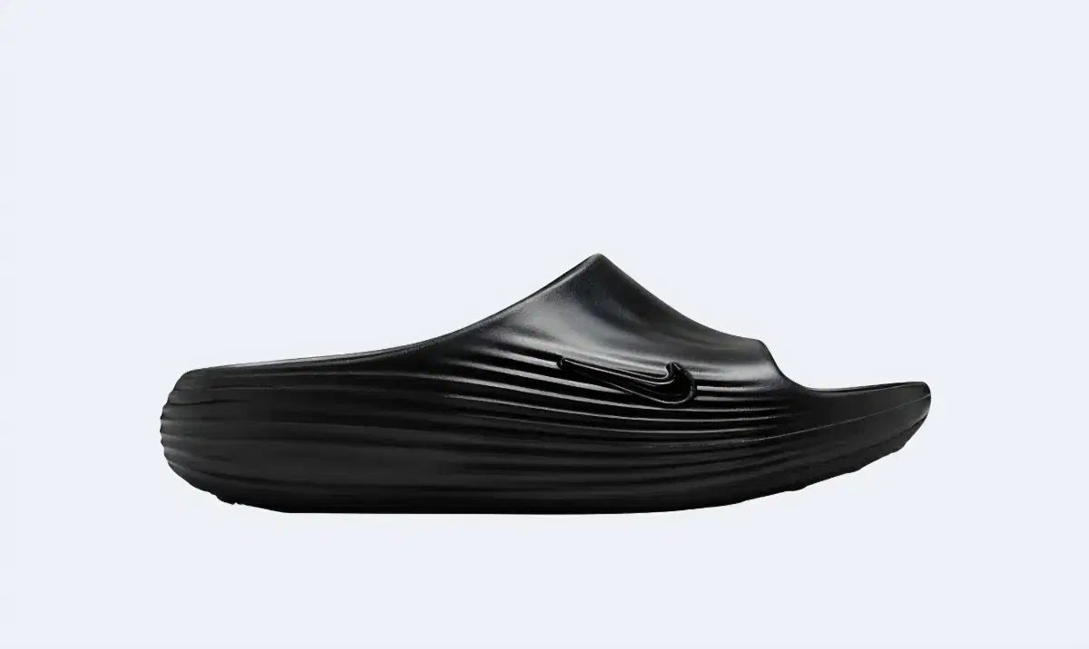 NIKE ナイキ リアクト X 若返らせる スライド 黒 300mm