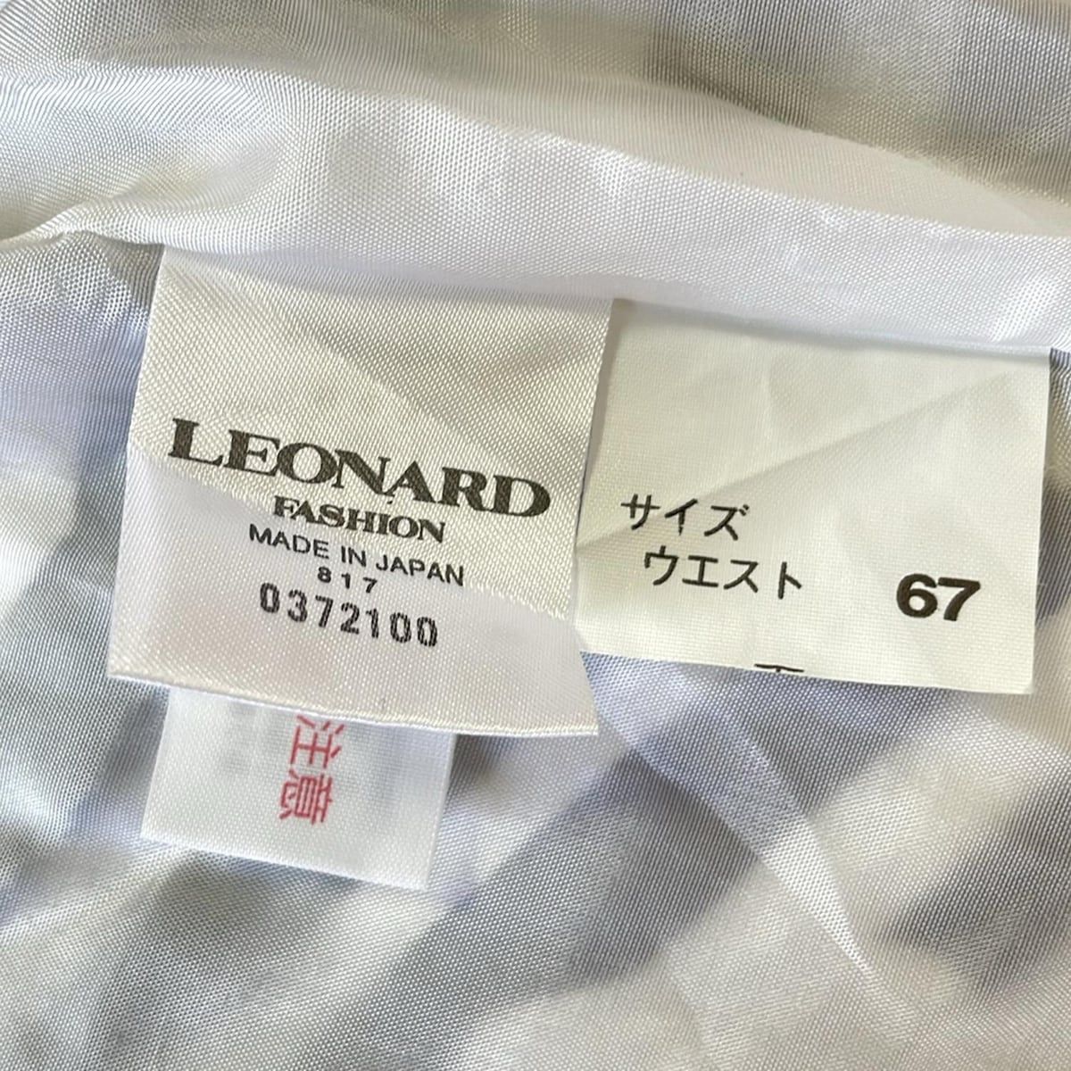 LEONARD(レオナール) スカート サイズ67 レディース美品 - 白×黒
