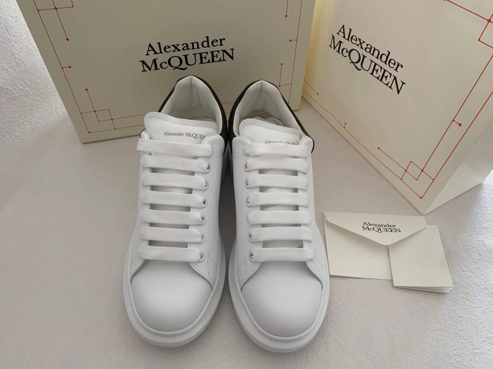 付属品は写真にあるもの全てです極美品Alexander McQueenスニーカー42(26.5cm)