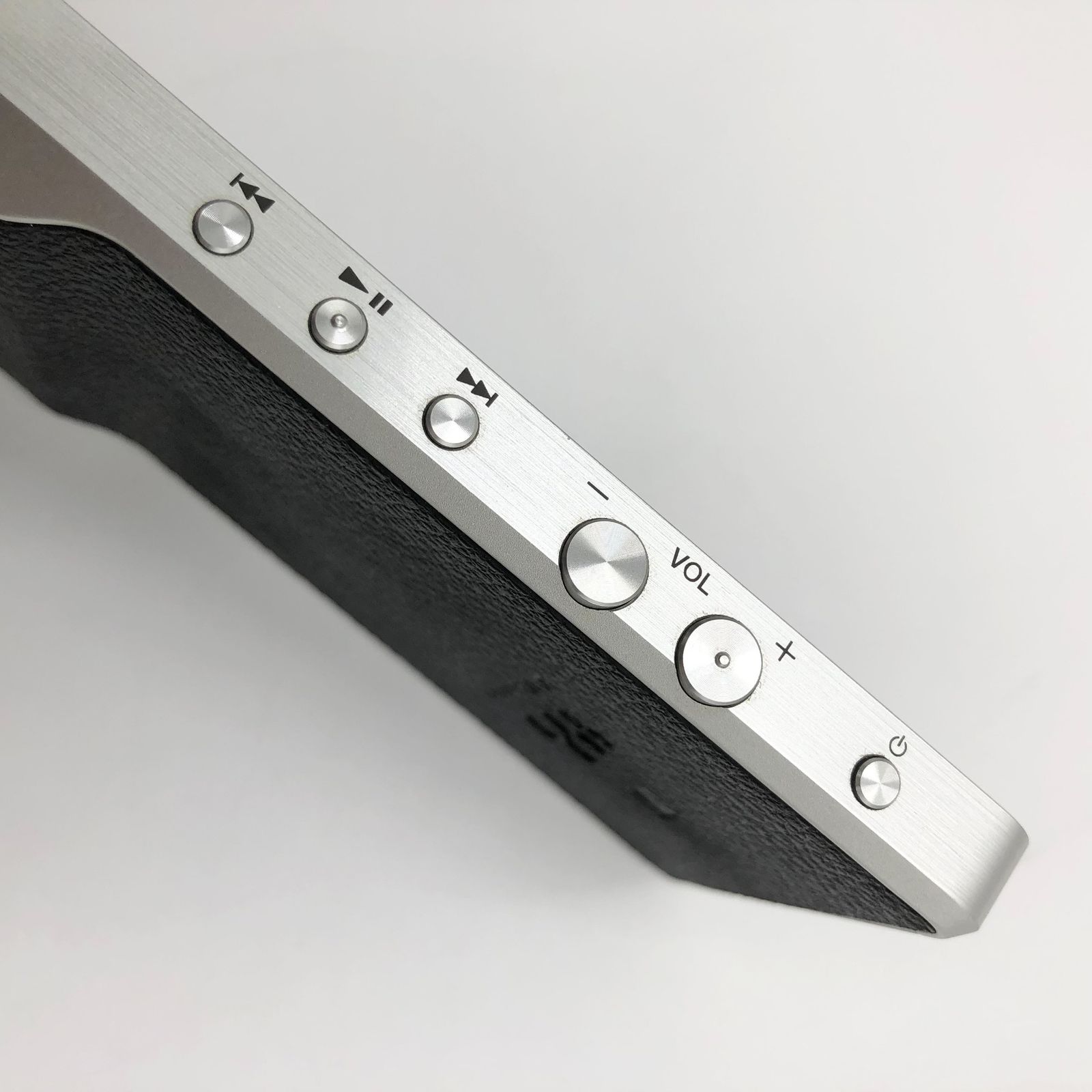 人気アイテムお得に購入！ SONY ウォークマン ZXシリーズ 128GB ハイレゾ音源対応 Android搭載 シルバー NW-ZX1 S カーディガン