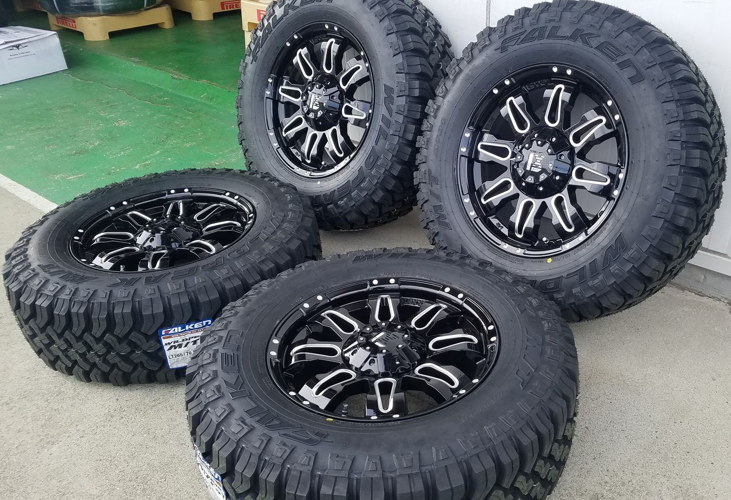 プラド ハイラックス FJ H3 タイヤホイールセット 17インチ Balano FALKEN Wildpieak MT01 265/70R17 285/70R17  - メルカリ