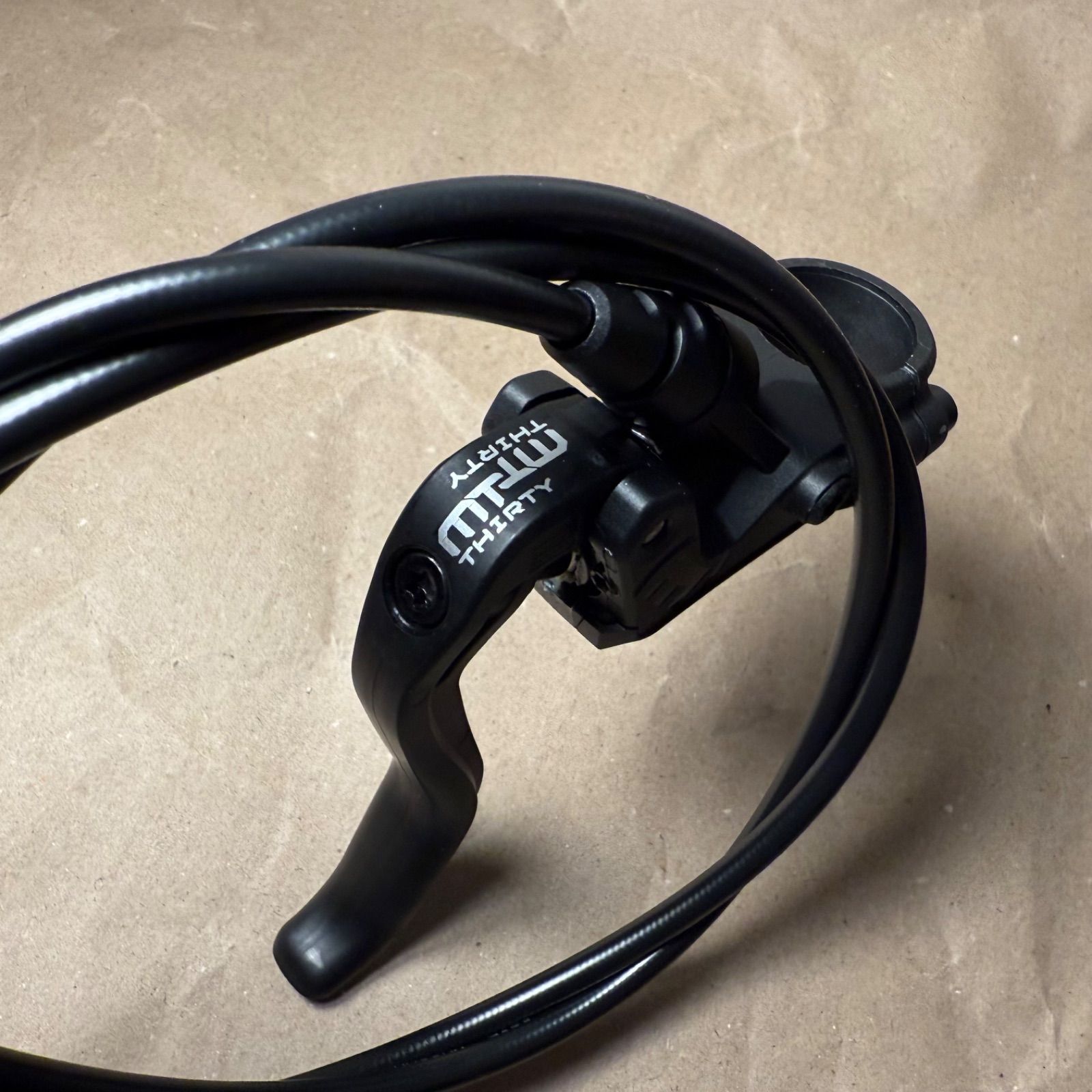 Magura MT 30マグラ 油圧ディスクブレーキ フロント ブレーキパッド 取り付けボルト付き BRIGHTFACE_UK