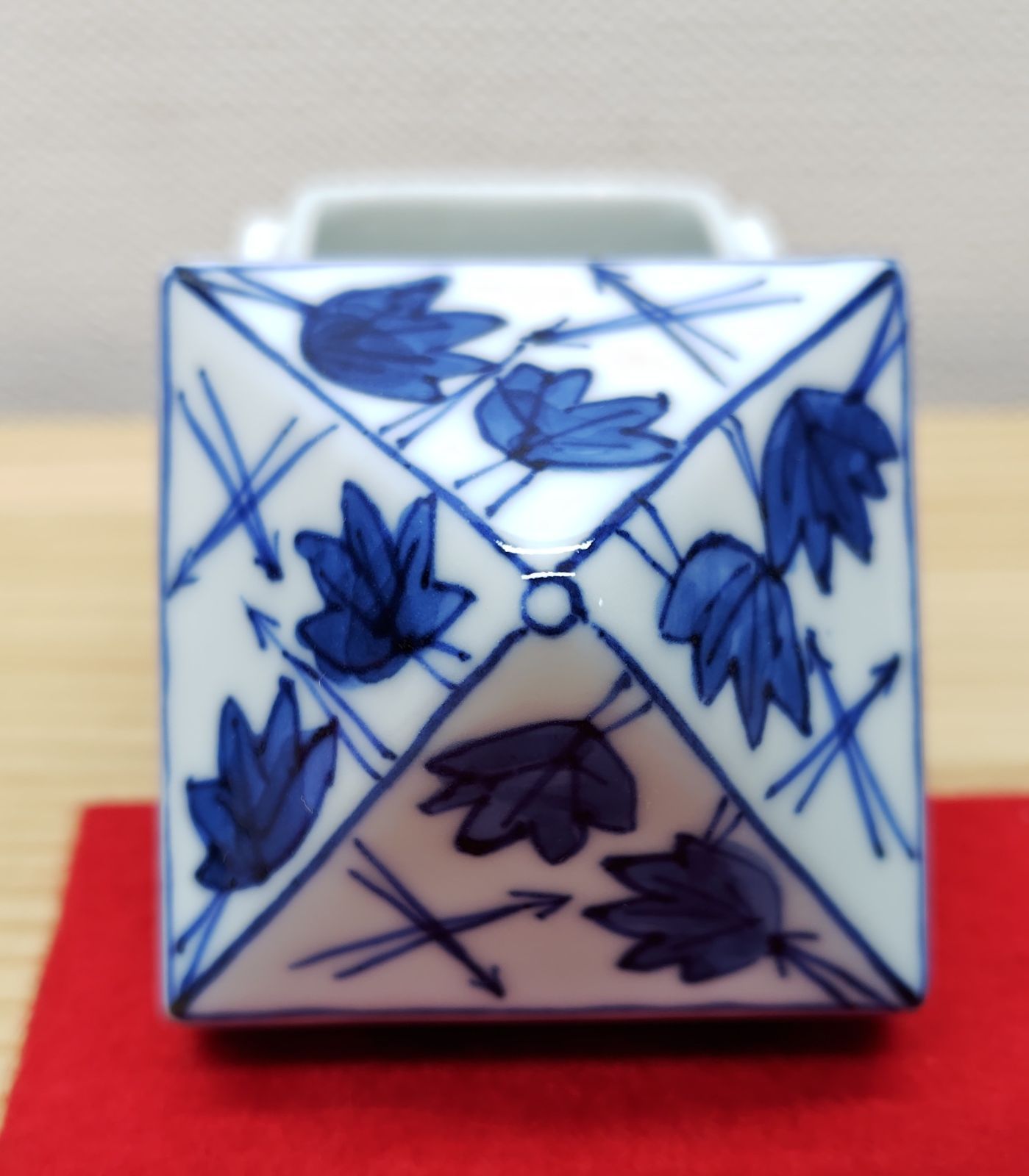 送料込【逢絢亭】茶道具 香合 京焼 染付 辻堂香合 紫翠窯 西村徳泉 共箱入り 逢絢亭】茶道具 香合 京焼 染付 辻堂香合 紫翠窯 西村徳泉 共