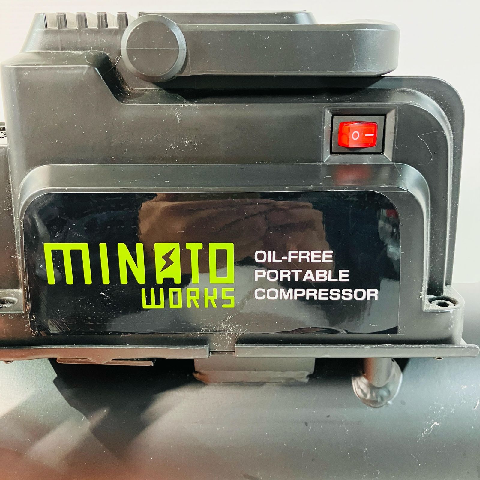 MINATO WORKS エアコンプレッサー オイルレス型 型式:CP-8A-V03