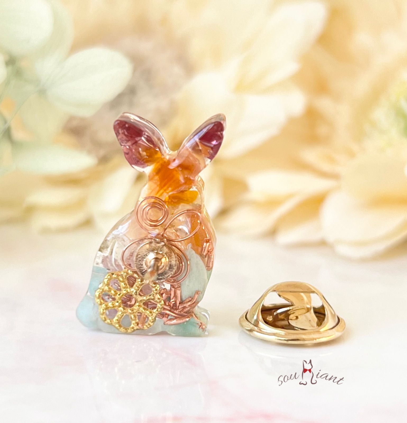 うさぎ オルゴナイトブローチ