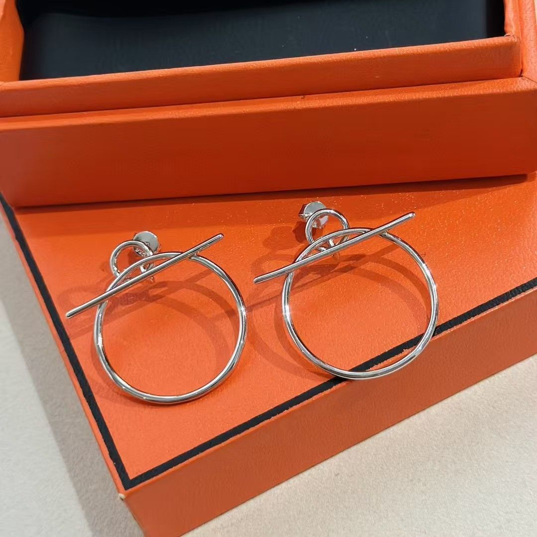 エルメス HERMES ピアス《LOOP MM》Loop earrings ループ イヤリング MM ミディアム シルバーアクセサリー ギフト  プレゼント 希少 レア - メルカリ