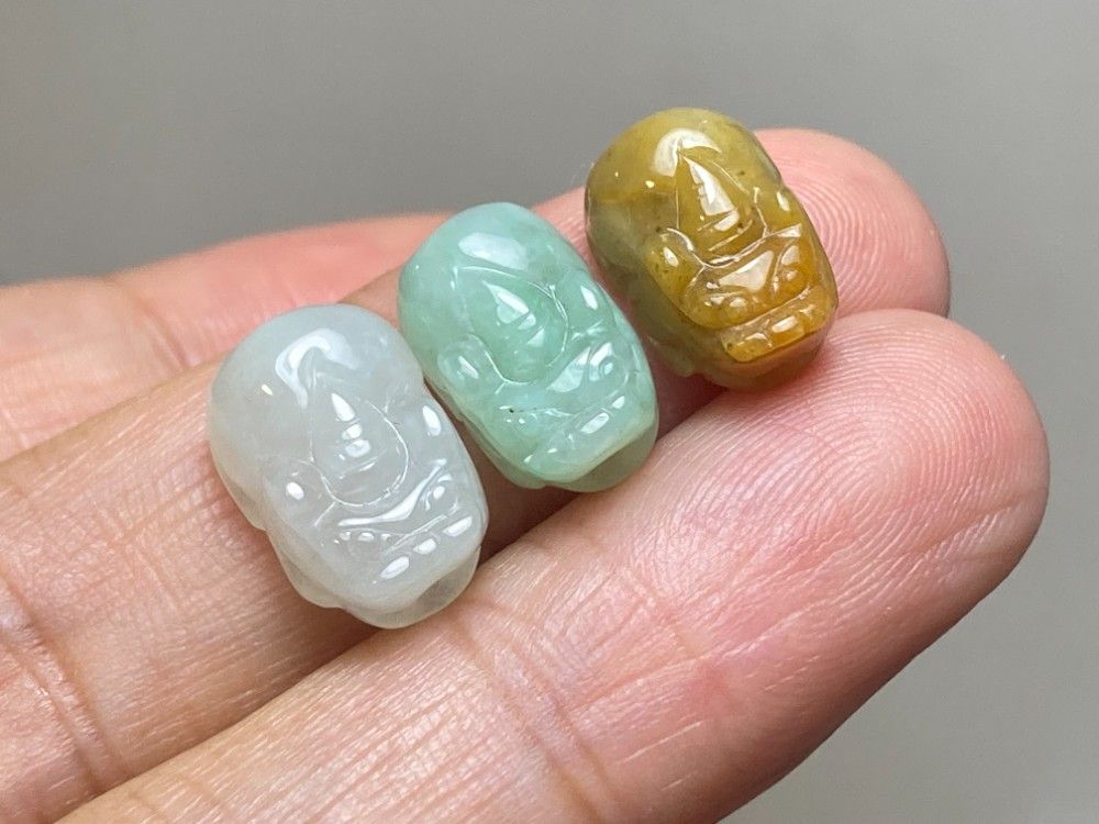 RS8-193 通穴 貔貅 白瓷 薄緑 黄色 本翡翠 ミャンマー産 A貨 財布貔貅  